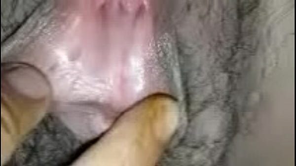 เย็ดหีสาวนักศึกษาไทยขี้เงี่ยนแหกหีเอาควยแหย่แตดจนน้ำแตก