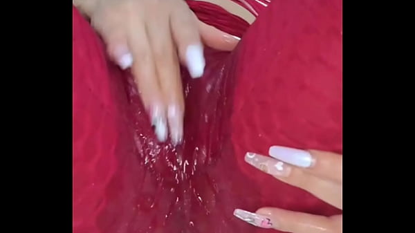 Frotando mi coño a traves de leggins hasta mojarlos delicioso – se moja y habla tan sucio que te hace excitar demasido